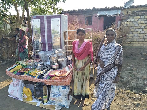 पूजा मोरे विवाह, साईप्रसाद मदतीला