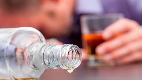 फक्त एका वर्षात पिणाऱ्यांनी दारूत ओतले तब्बल ५०८ कोटी