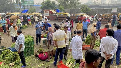 market crowd