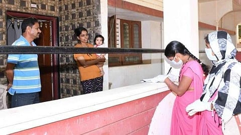 आशा वर्करांचा रोजच संघर्ष; सर्व्हेकरून घरी जाताना वाढते चिंता 