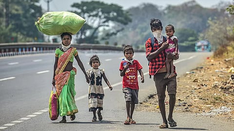 शहरातून परतलेल्या मजुरांना काम मिळेना;  उपासमारीची वेळ 