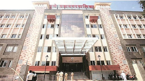 कोरोनामुळे पुणे पालिकेच्या अकरा कर्मचाऱ्यांचा मृत्यू