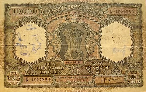 इंग्रजी राजवटीतील दुर्मिळ १० हजाराची नोट जपलीय अकोल्याच्या संग्रहात
