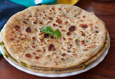 राजस्थानी खस्ता पराठा करणं सहज शक्य; जाणून घ्या कृती