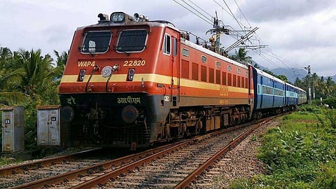 नागपुरातून आठ रेल्वे गाड्या धावणार; प्लॅटफॉर्म तिकीट स्वस्त