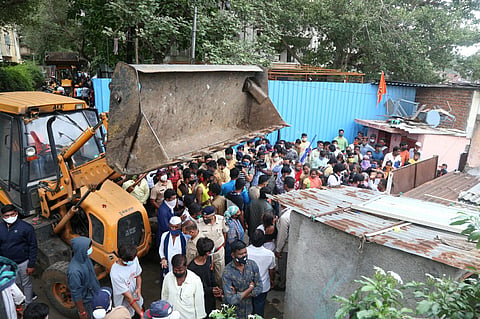पुणे : आंबिल ओढा परिसरात अतिक्रमणावर कारवाई; नागरिक रस्त्यावर