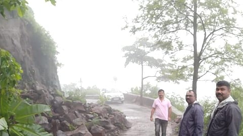 कोकण व पश्चिम महाराष्ट्रात मुसळधार पाऊस; दरडी पडण्याची शक्यता