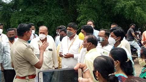 बेडकीहाळात जोल्ले गट, ग्राम पंचायत, टास्क फोर्समध्ये वाद; कोविड लसीकरणावेळी बाचाबाची 

