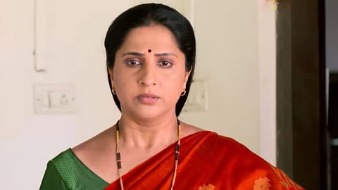 Aai Kuthe Kay Karte