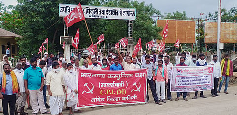 किनवट मोर्चा उपजिल्हाधिकारी कार्यालयावर
