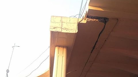 मोठ्या थाटामाटात सुरू झालेल्या डबल डेकर पुलाला तडे; अवघ्या ८ महिन्यात दुरवस्था  