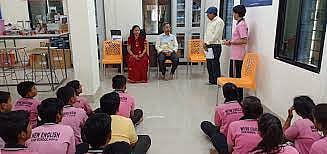 विद्यार्थ्यांच्या मूल्यांकनासाठी शाळेनं लढवली अनोखी शक्कल