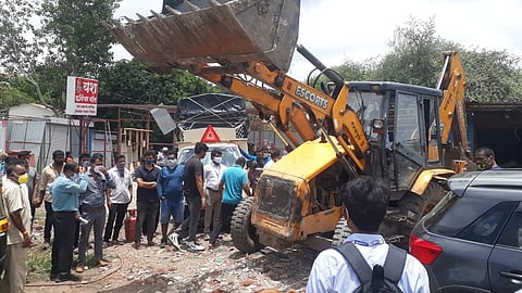 बाणेरमध्ये अनधिकृत पत्राशेडवर पुन्हा कारवाई
