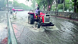 पावसाची दमदार एन्ट्री..पहिल्याच पावसात धुळेकरांची दाणादाण 