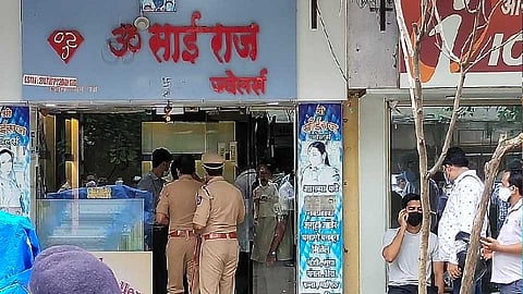 धक्कादायक! दहिसरमध्ये भरदिवसा ज्वेलर्सची दुकानात घुसून हत्या 