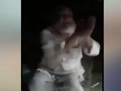 'जय श्रीराम' म्हणण्यासाठी वयस्कर व्यक्तीला मारहाण, दाढीही कापली; व्हिडीओ व्हायरल