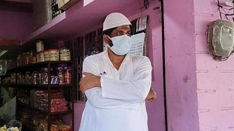 नेता असावा तर असा! वेशांतर करुन गुटखा विक्रेत्यांवर बच्चू कडूंची धाड
