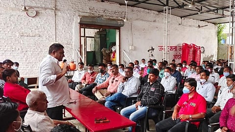 "पशुचिकित्सकांना नोंदणीकृत व्यवसाय परवाना द्या अन्यथा आंदोलन!'