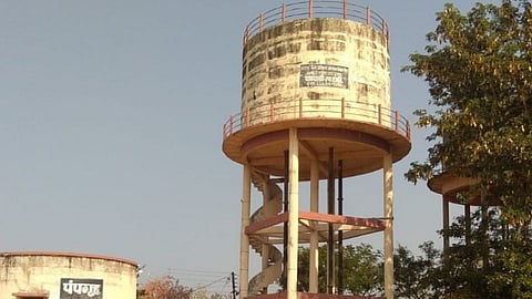 टिल्लूपंप लावायचे नाही तर पाणी पाणी करत मरायचे का?