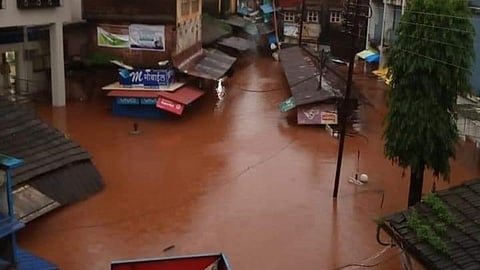 Photo : रत्नागिरी, सिंधुदुर्गातील नद्यांना पूर; अनेक गावांचा तुटला संपर्क