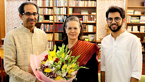 "ठाकरेंचे पवारांप्रमाणेच सोनिया गांधींशीही जिव्हाळ्याचे संबंध"