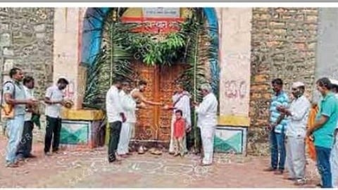 'यळकोट यळकोट' या जयघोषात  मंगसुळी खंडोबा मंदिर भाविकांसाठी खुले