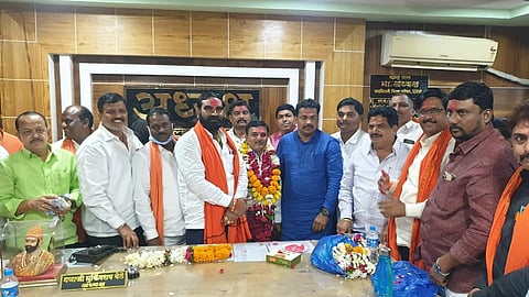 
हिंगोली : जिल्हा परिषद शिक्षण सभापतीपदी राष्ट्रवादी काँग्रेसचे महादेव एकलारे यांची निवड करण्यात आली. यावेळी आमदार राजु नवघरे, आमदार संतोष बांगर, राष्ट्रवादी काँग्रेसचे जिल्हाध्यक्ष दिलीप चव्हाण, जिल्हा परिषदेचे उपाध्यक्ष मनिष आखरे आदींची उपस्थिती होती.