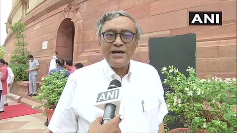Pegasus प्रकरण राज्यसभेत तापलं; सदस्यांनी मंत्र्याच्या हातातली कागदपत्रे फाडली 