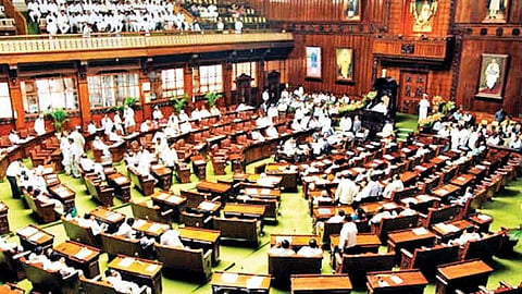 विरोधकांनी मला आई-बहिणीवरुन शिव्या दिल्या- तालिका अध्यक्ष