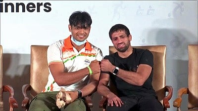 neeraj chopra  and ravi dahiya 