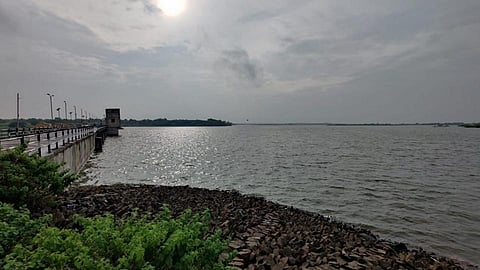 अखेर कुरनूर धरणाने गाठली शंभरी! तीन दरवाजांतून 200 क्‍युसेक पाण्याचा विसर्ग