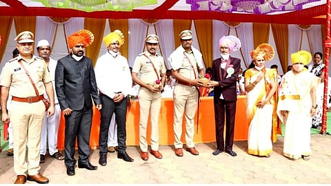 मोहोळच्या दोन पोलिस अधिकाऱ्यांना विशेष खडतर सेवा पदक !