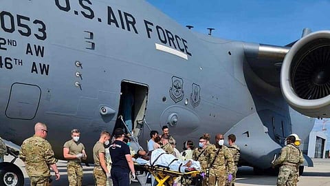 २८ हजार फूट उंचीवर प्रसुती कळा, C-17 ग्लोबमास्टरमध्ये बाळाचा जन्म  