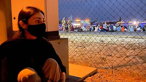 'मृतात्म्यासह निघाले!' देश सोडणाऱ्या अफगाणी फोटोग्राफरचं हृदयद्रावक ट्विट