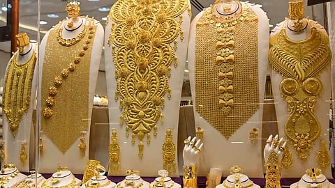 Gold : पाच दिवसांत सोने दीड हजारांनी घसरले; हा आहे नागपुरातील दर