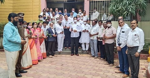 हर्षवर्धन पाटीलांच्या वाढदिवसानिमित्त देशीरोपांचे वाटप 