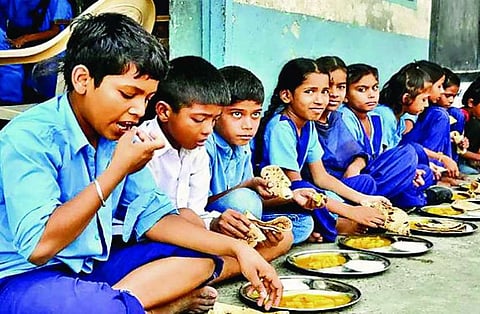 मध्यान्ह भोजन : प्लॅस्टिकचा तांदूळ, छे हा तर पोषकच