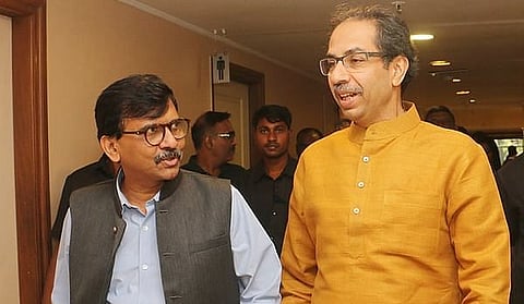 दिल्लीवरुन थेट 'मातोश्री'वर, संजय राऊत- उद्धव ठाकरे यांच्यात खलबतं 