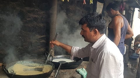 खमंग चवीच्या बर्फीचे गाव ;  दिवसाला होते लाखोंची उलाढाल