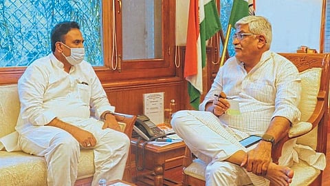 Minister Gajendrasinh shekhawat