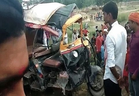 रिक्षा-ट्रक-ट्रॅक्टरचा विचित्र अपघात, पाच जणांचा मृत्यु