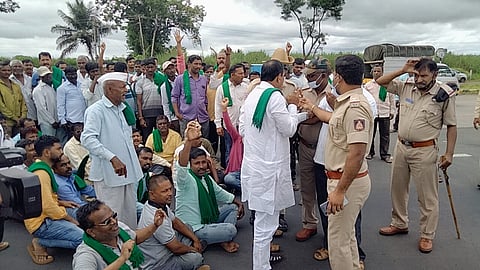 कोगनोळीत शेतकर्‍यांकडून महामार्ग रोखण्याचा प्रयत्न