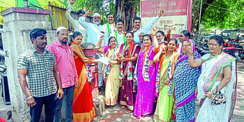 राष्ट्रवादी काँग्रेसने मोदींना टपालाने पाठविल्या गोवऱ्या 