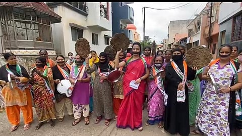NCP women send dung to Modi government on gas price hike