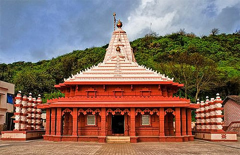 Ratnagiri : पाचशे वर्षांची परंपरा जपणारे गणपतीपुळे!