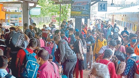 राज्यभरातून  3 लाखांवर चाकरमानी सिंधुदुर्गात  दाखल