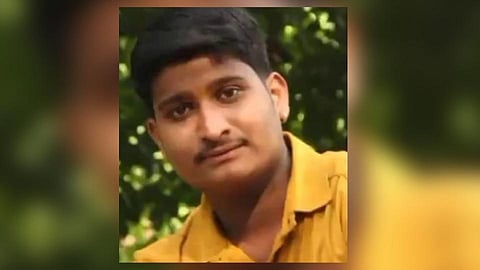 मिरवणुक पाहायला जाणाऱ्या युवकावर काळाचा घाला