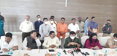 उदय सामंत यांनी घेतला चिपी विमानतळाचा आढावा