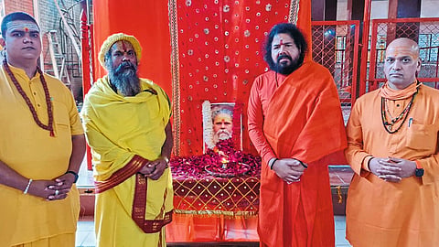 Mahant Narendra Giri Suicide Inquiry Demands of Saints