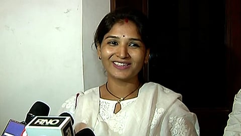 परळीमध्ये येताच करुणा शर्मांवर गुन्हा दाखल 
